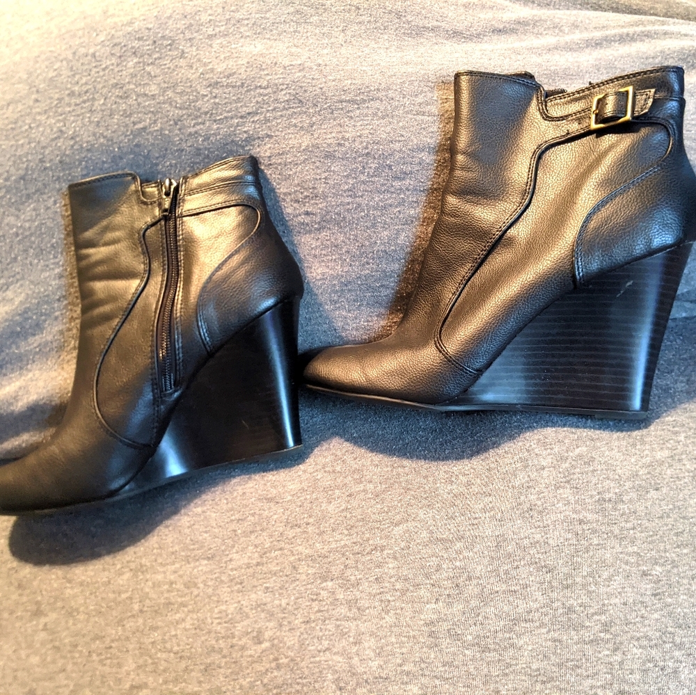 Old Navy black zip up boots